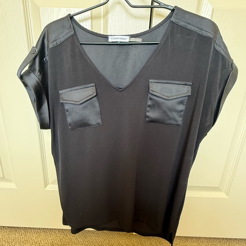 Calvin Klein Elegant Black V-Neck Blouse